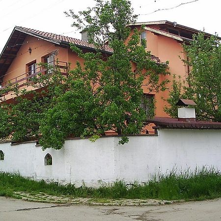 Hadjibulevata Guest House Kovachevtsi Екстер'єр фото