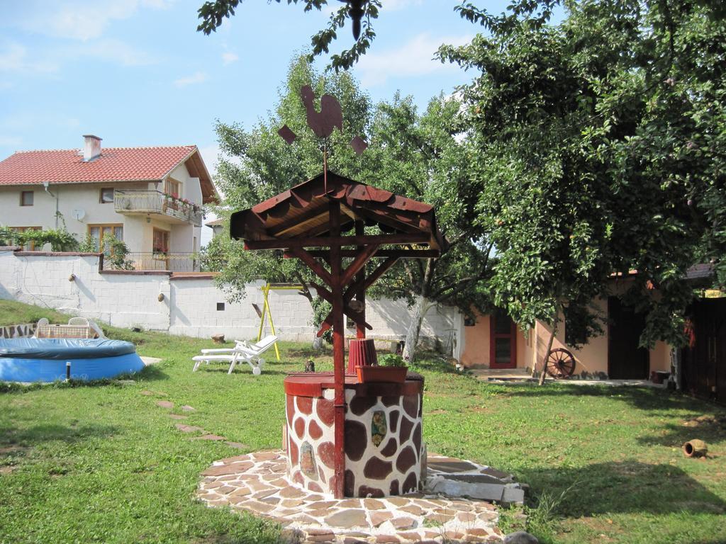 Hadjibulevata Guest House Kovachevtsi Екстер'єр фото